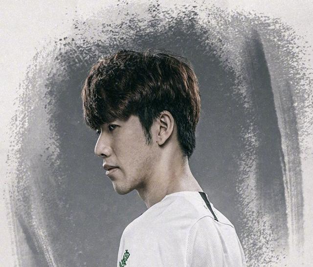 近日G2战队中单选手Caps接受了外媒的采访，在被问及想要在MSI上交手的队伍时，Caps表示：“我很期待与T1的比赛