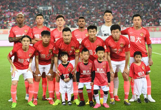 LPL 明天的首发阵容： Karis 和 xqw 在中路进行单挑